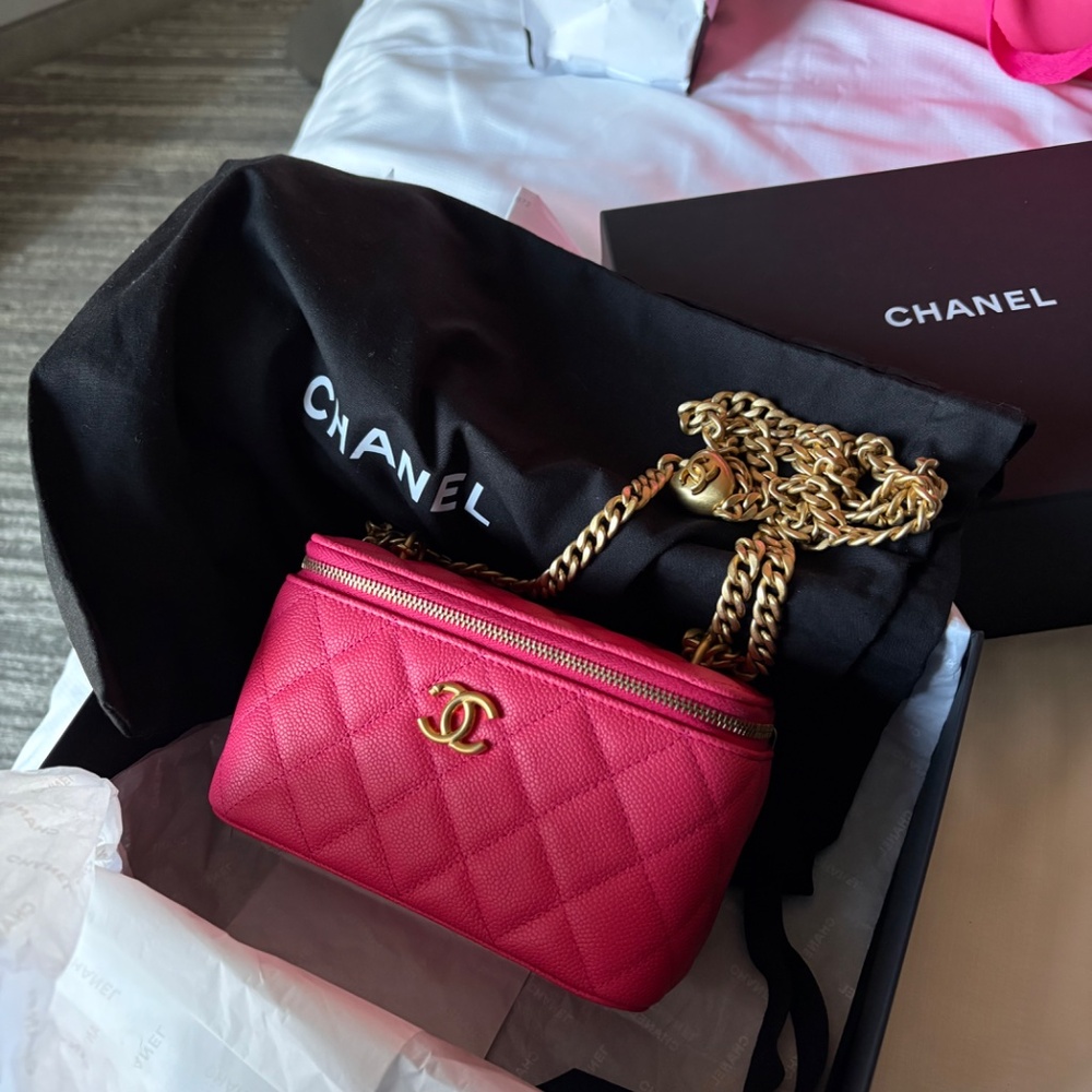 PINK CHANEL VANITY - Picture 2 of 2